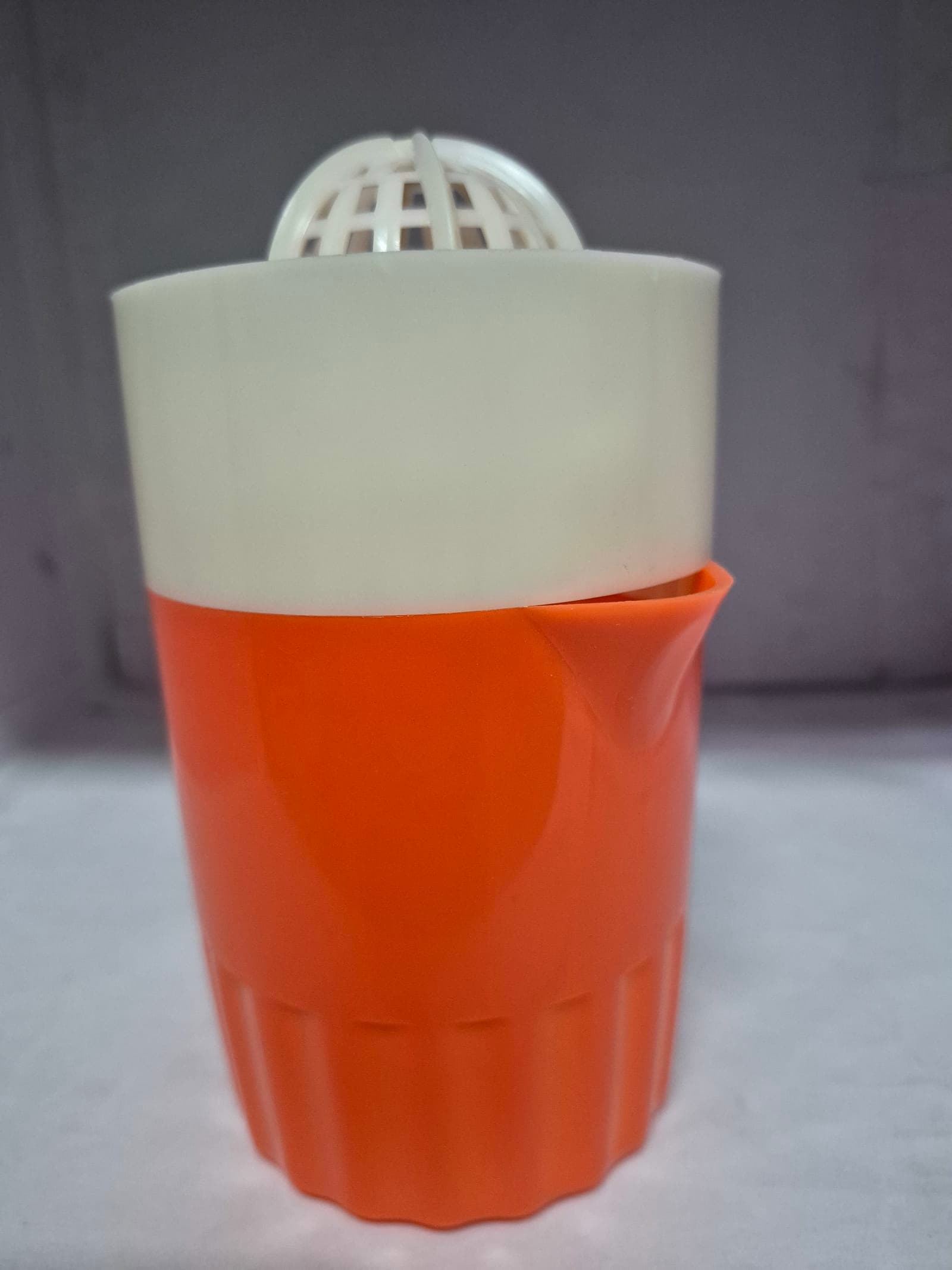 Orange juicer