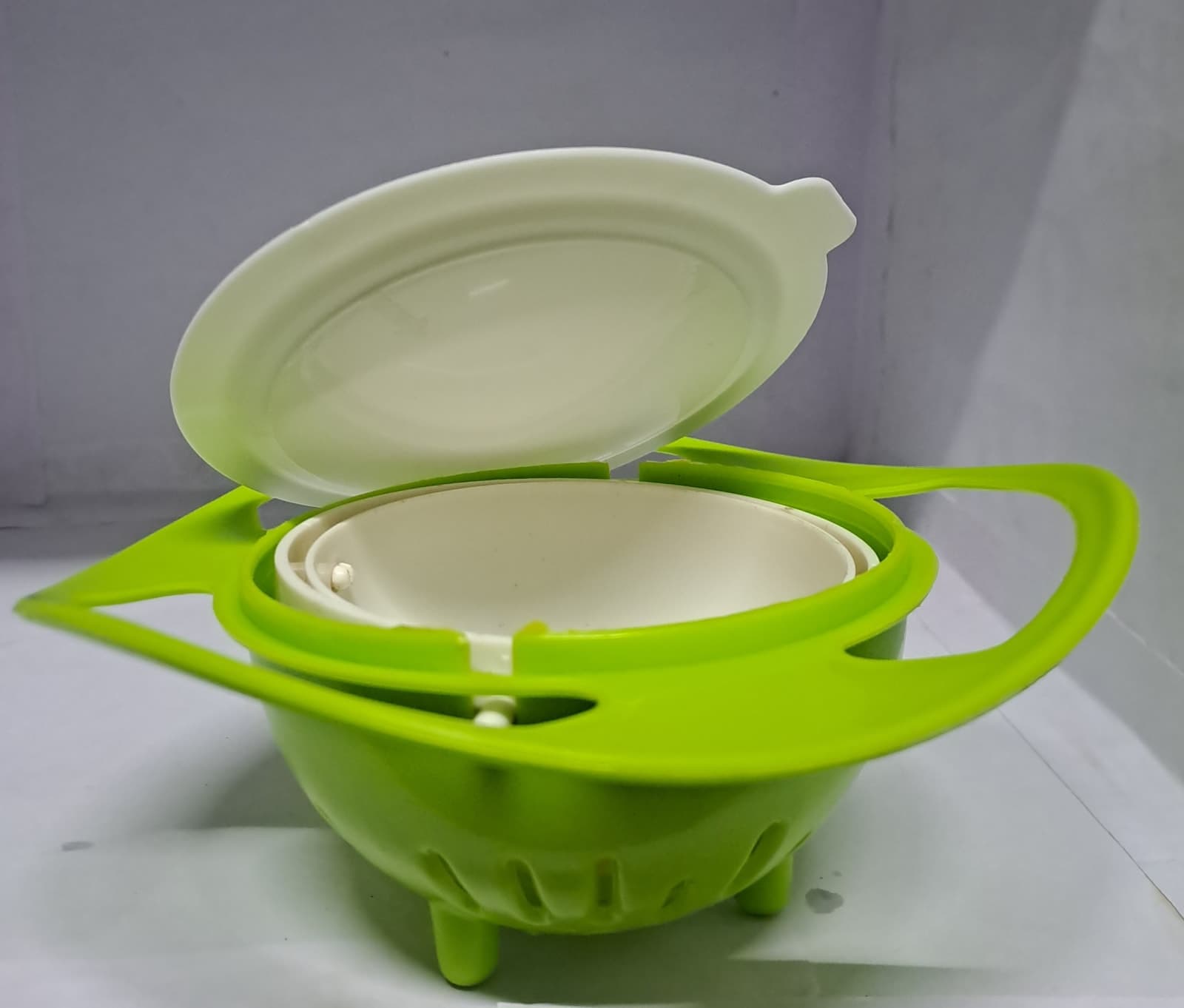Revolving lunch box