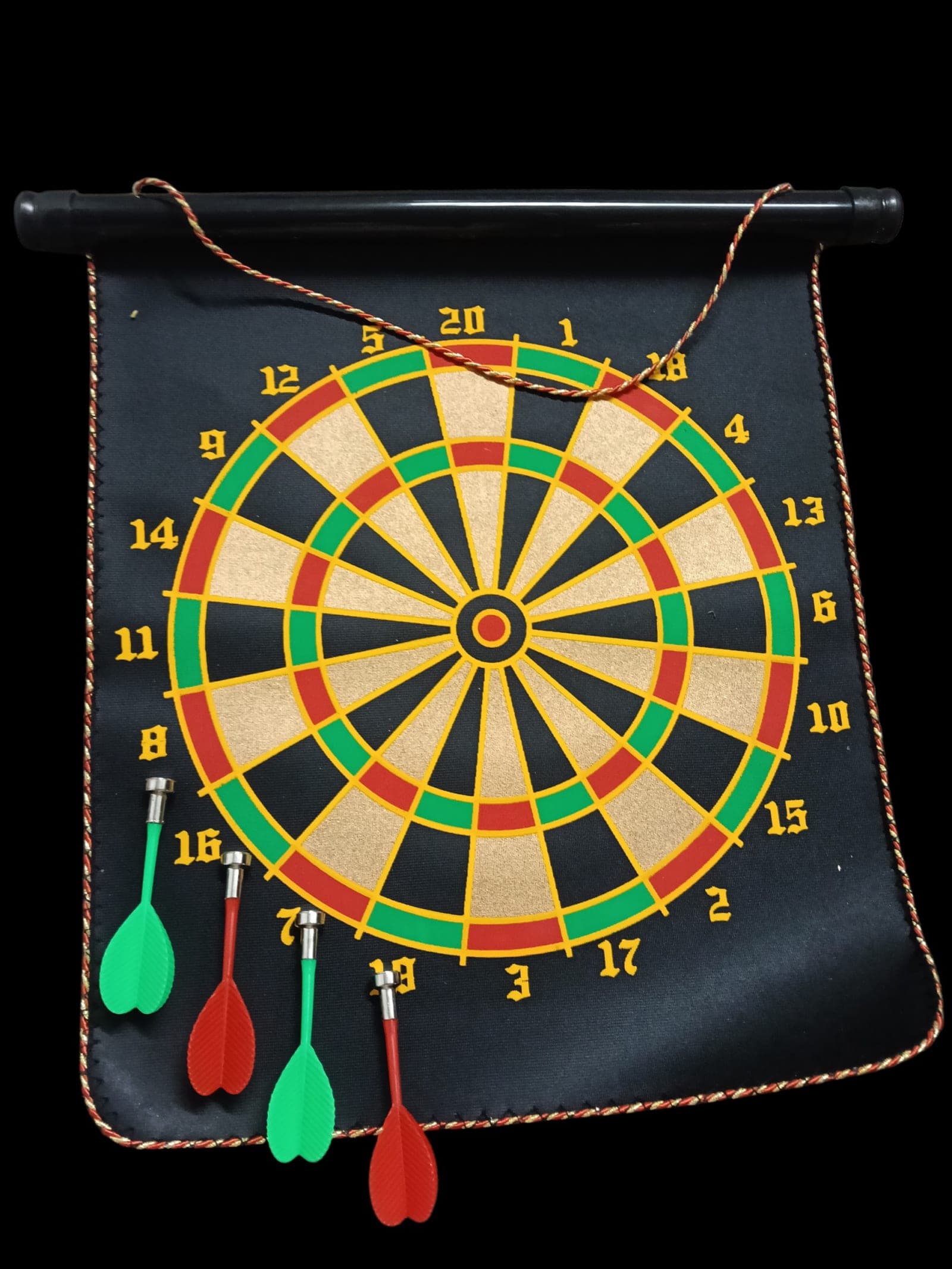Magnet dart board
