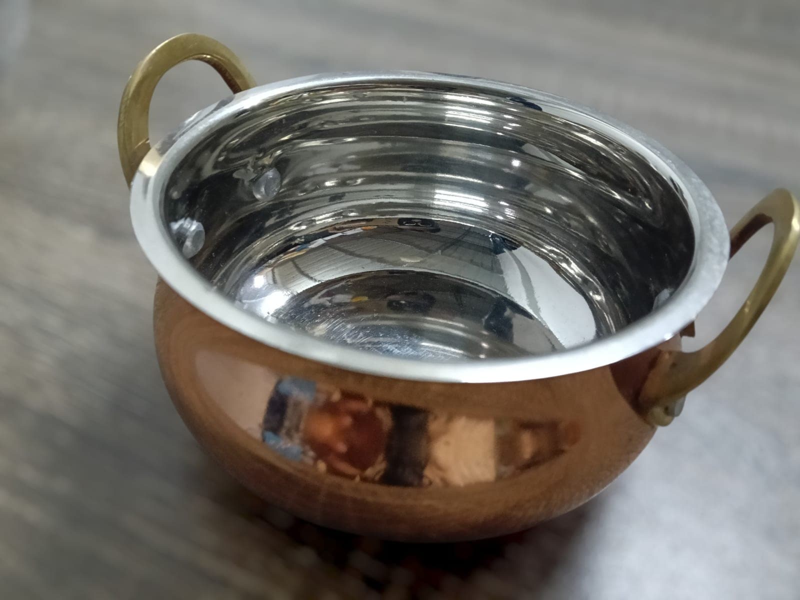 Stainless steel uruli with copper layer
