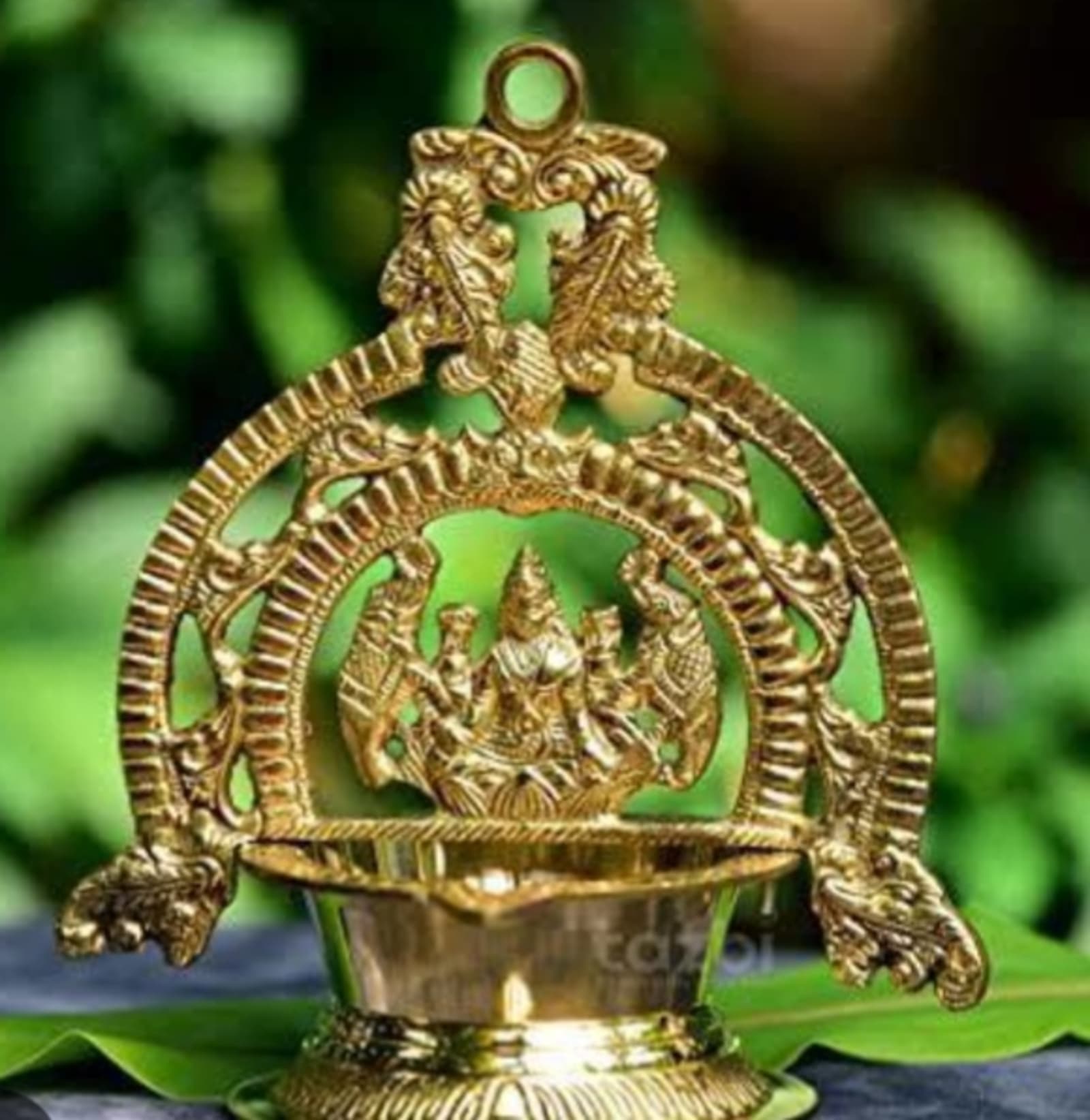 Lekshmi hanging vilakku